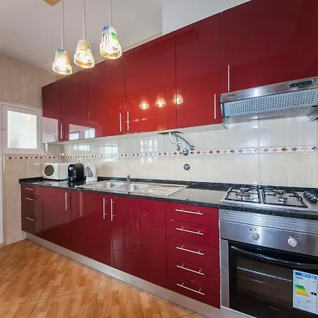 B24 - Central Hideaway Gem Apartment *