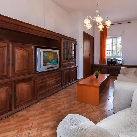 Apartment B24 - Central Hideaway Gem